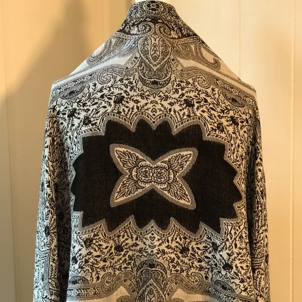 Stunning Black & Cream Scarf Wrap Shawl